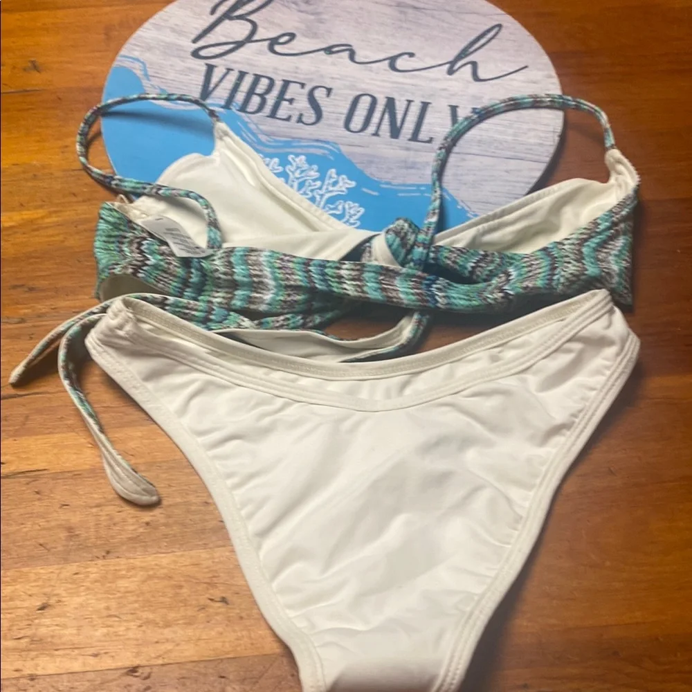 l*space White Bikini Top with Subtle Stitch Detail
